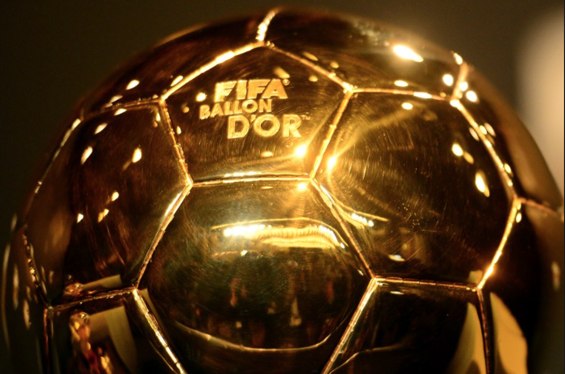 Мяч футбольный из золота