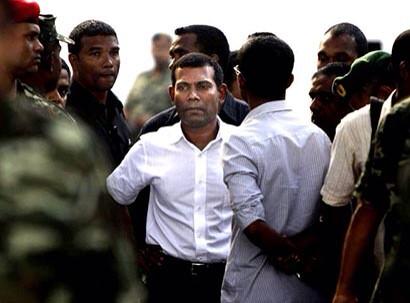 MariyamNatasha's tweet photo. Mee firihenun nakee. Dhonna machine akah eri filaakah nujehey #3rdNov1988 #7February2012 http://t.co/k57Zuw2sD8