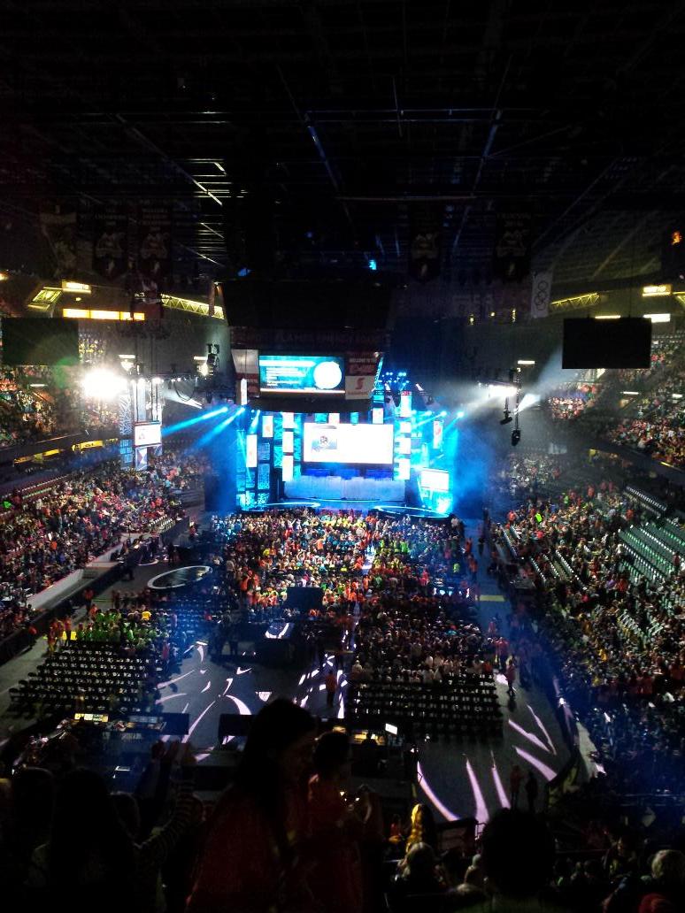 Cyrusm77's tweet photo. @Erin_YYC @rvssocial @lbingley 16,000 people for positive change. #inspired #wedayalberta http://t.co/eGPlyGbeEe