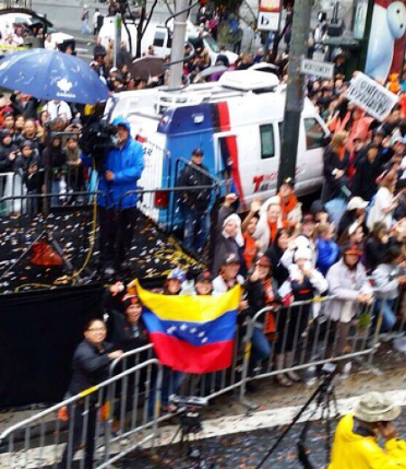 YPetit36's tweet photo. Venezuela  presente en el #SFGParade #SFGiants #ChampionsTogether http://t.co/tfMRtkgUxS