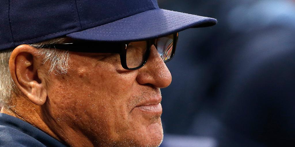 MLB's tweet photo. Joe Maddon era begins on the North Side. Watch live as @Cubs introduce new skipper at 3 ET. http://t.co/KGnsG1MSVZ http://t.co/KiUxV6Ht0N