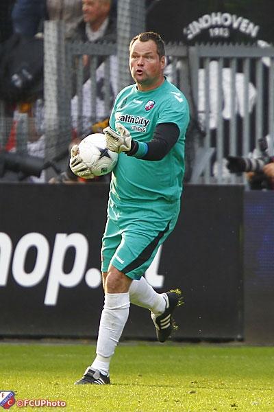 WEDSTRIJDVERSLAG | <a href="/FCUtrecht/">FC Utrecht</a> – <a href="/MijnVitesse/">Vitesse</a> #UTRvit. Lees hier het verslag: jeroenverhoeven.com/wedstrijdversl…
RT IF YOU LIKE