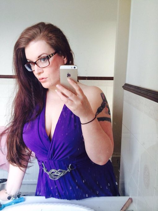 #MirrorMonday long hair and #sexy curves http://t.co/IyFZlUt20s<a href="/tag/mirrormonday"class="tags">#MirrorMonday</a><a href="/tag/sexy"class="tags">#sexy</a>