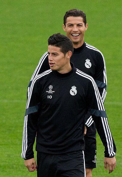 JamesRodrigueFC's tweet photo. James with ronaldo :)

#james #CR7 #RMLive http://t.co/Tb4dvE6zRy