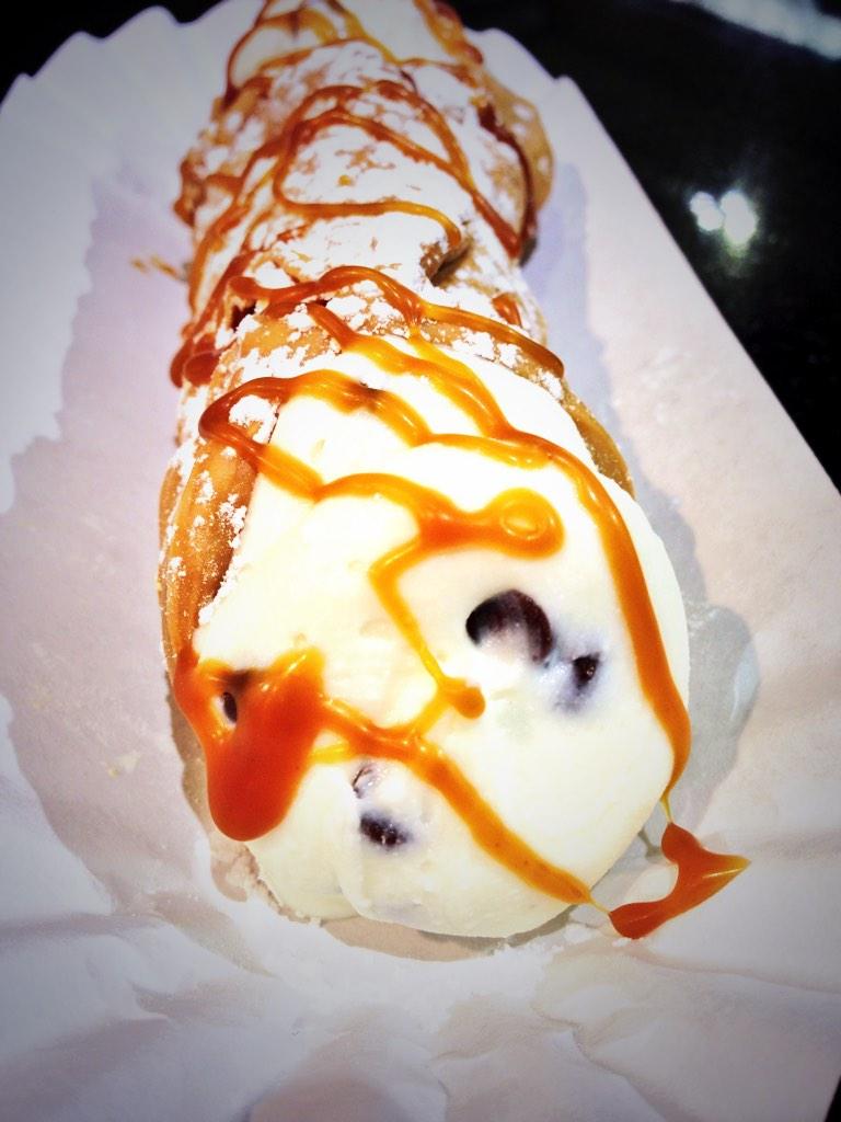 koryaversa's tweet image. Peanut butter edged cannoli w salted caramel drizzle at new @EPassyunkAve Cafe Crema Cannolis