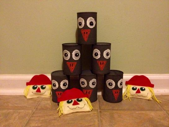 BirdsEyeViewFam's tweet image. Crow can toss with scarecrow bean bags! Festival is gonna be fun! #homemade #falltimefun