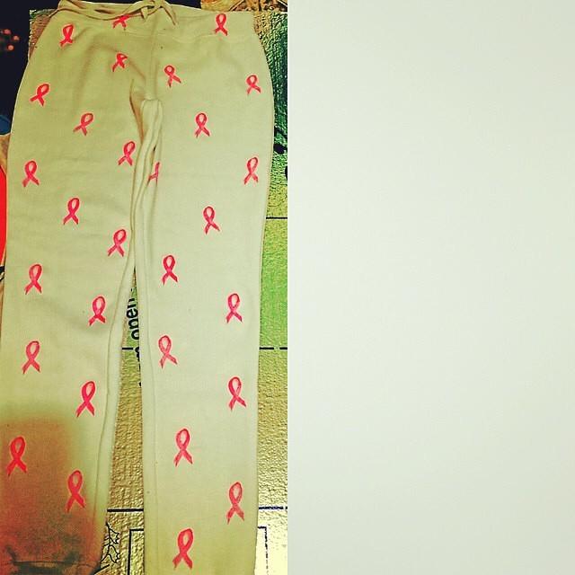 alysasmith8's tweet image. i love these #joogers #BreastCancerAwareness