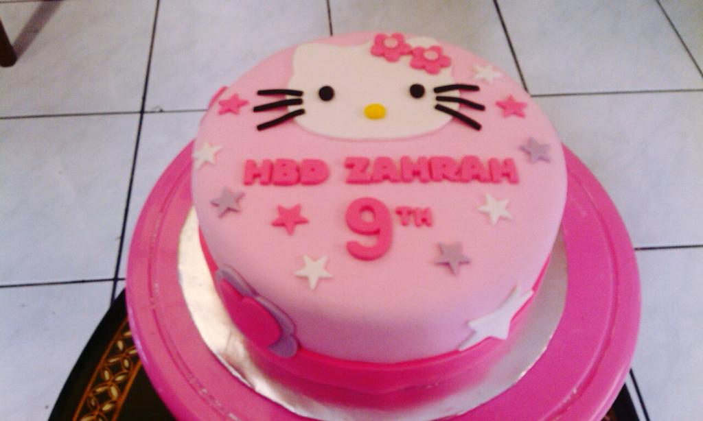 Contoh cake hellokitty