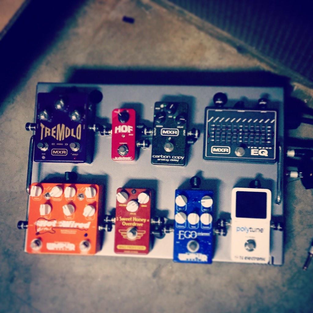 dashboards's tweet image. This 18x12 Dashboard left the shop last week!  Great and simple setup! #geartalk #Pedalboard