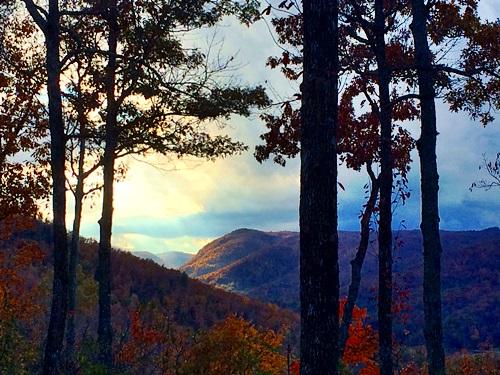 FallingCreek's tweet photo. Want to know what camp looks like in the fall??  Check-out our new blog @ http://t.co/DsM7lVMmRa 
#fallingcreek #fall http://t.co/OFfEZO8tAK