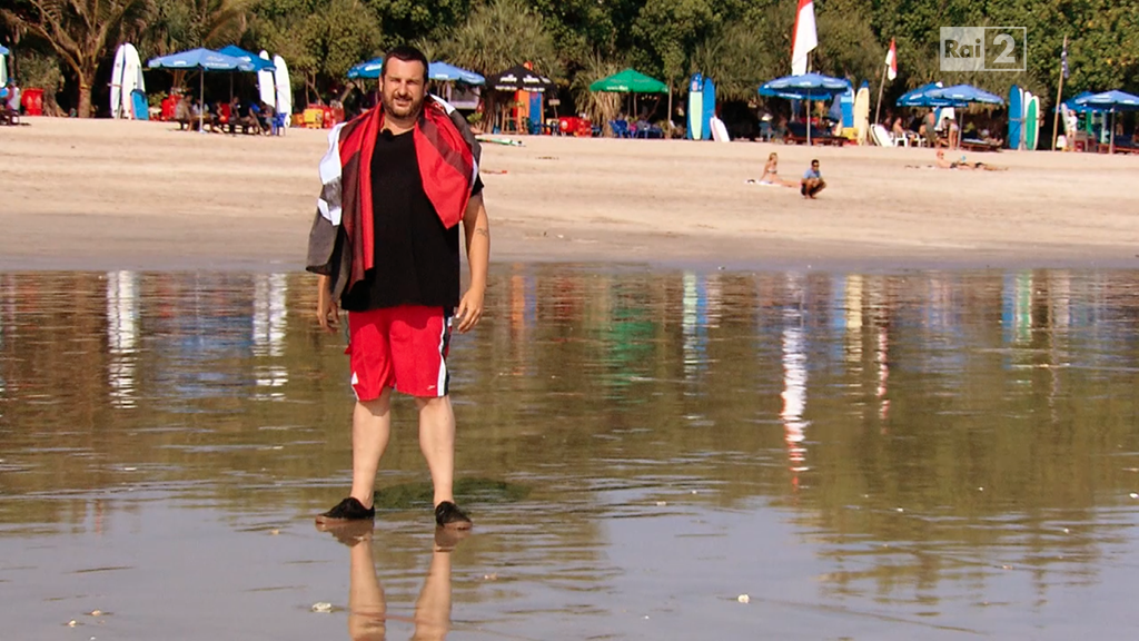 CdGherardesca's tweet photo. Ci sono donne in Arabia Saudita che in spiaggia sono più svestite. #pechinoexpress http://t.co/hpCBlARcxg