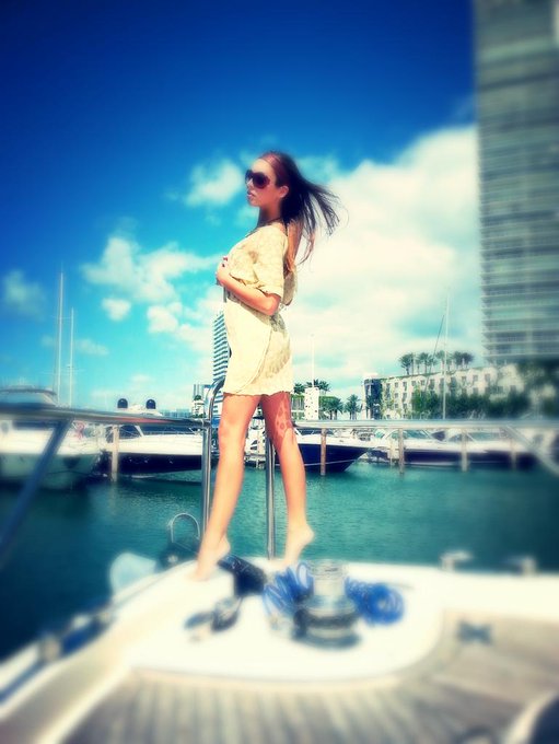 On yacht .. #lovemylife #lovemiami http://t.co/yrLbA9eSak<a href="/tag/lovemylife"class="tags">#lovemylife</a><a href="/tag/lovemiami"class="tags">#lovemiami</a>