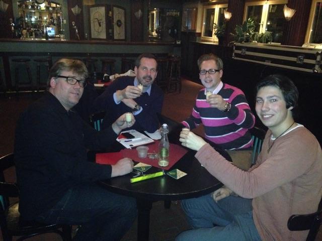 Eierlikeur beej de bestuursvergadering. Niej dreejspan is dus bekind! 30 januari wet geej t auk. <a href="/jocustoekoms/">Jocus Toekôms</a>