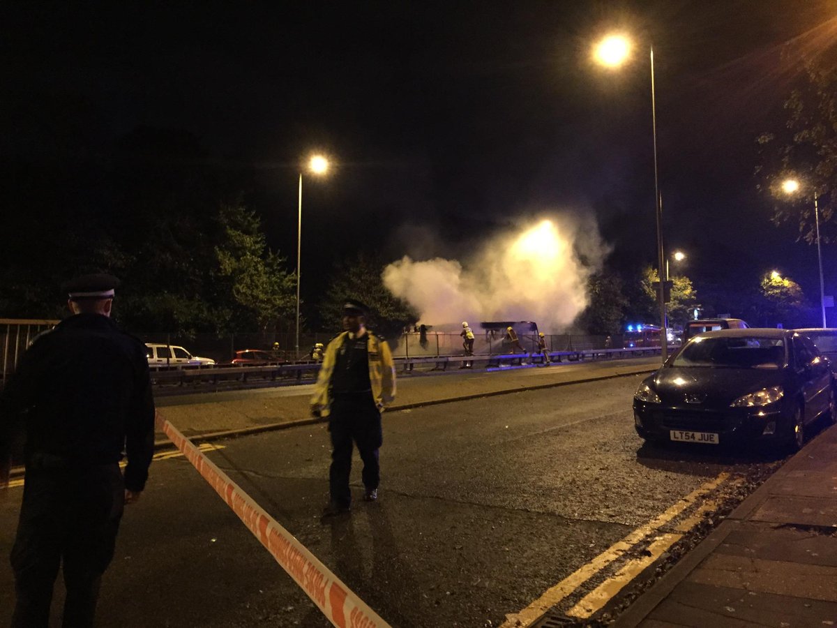 dongtingm's tweet image. Normally 15 mins journey, tonight I walked+tube+bus 2 hours to go home! @TfLTrafficNews #busonfire #hendon