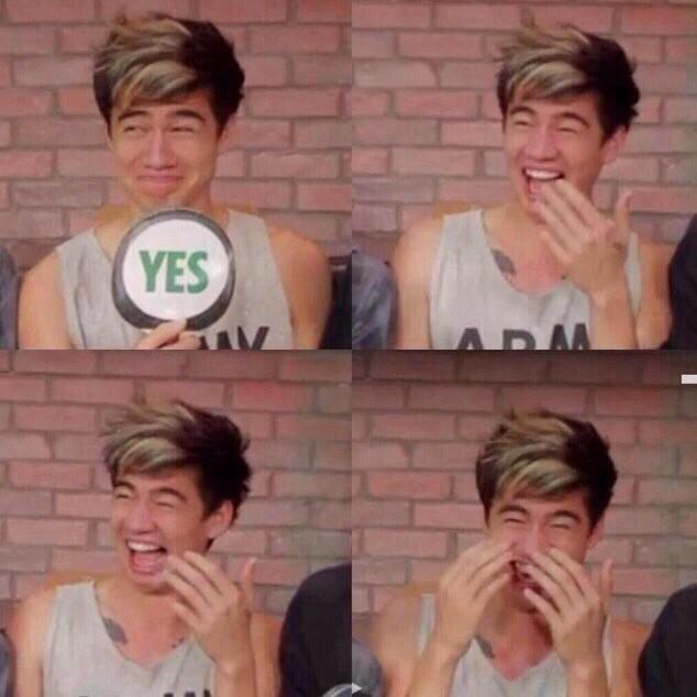 Taylor1018t's tweet image. Should you be voting for 5SOS right now? #vote5sos