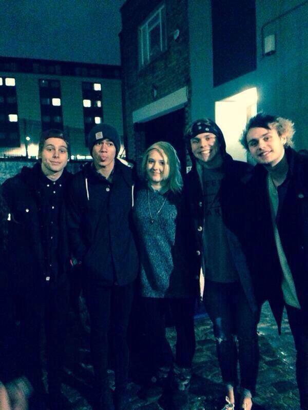 beside_you_afi's tweet image. I gonna tweet every pic of 5SOS I have. RT for more votes #vote5sos #EMABiggestFans5SOS 124