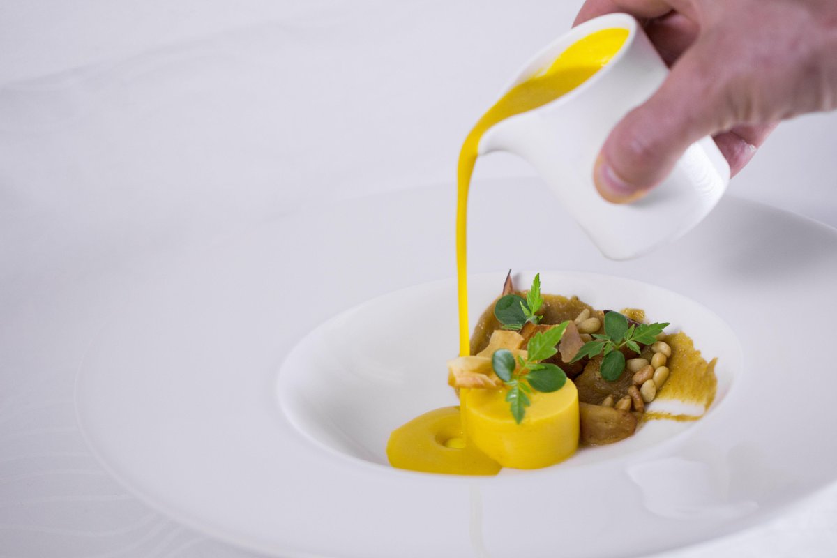 STRIPSTEAKMIA's tweet photo. Hubbard Squash Soup #ButternutSquash, Raisins, and Brown Butter Vinaigrette #StripsteakIsComing #GoodNutritionMonth http://t.co/79cdIwXH4l
