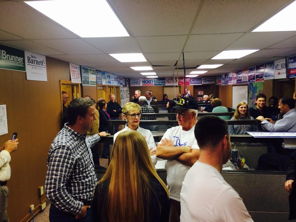 Another night with dozens of people making calls at our Sioux Falls Volunteer Center!  #sdsen