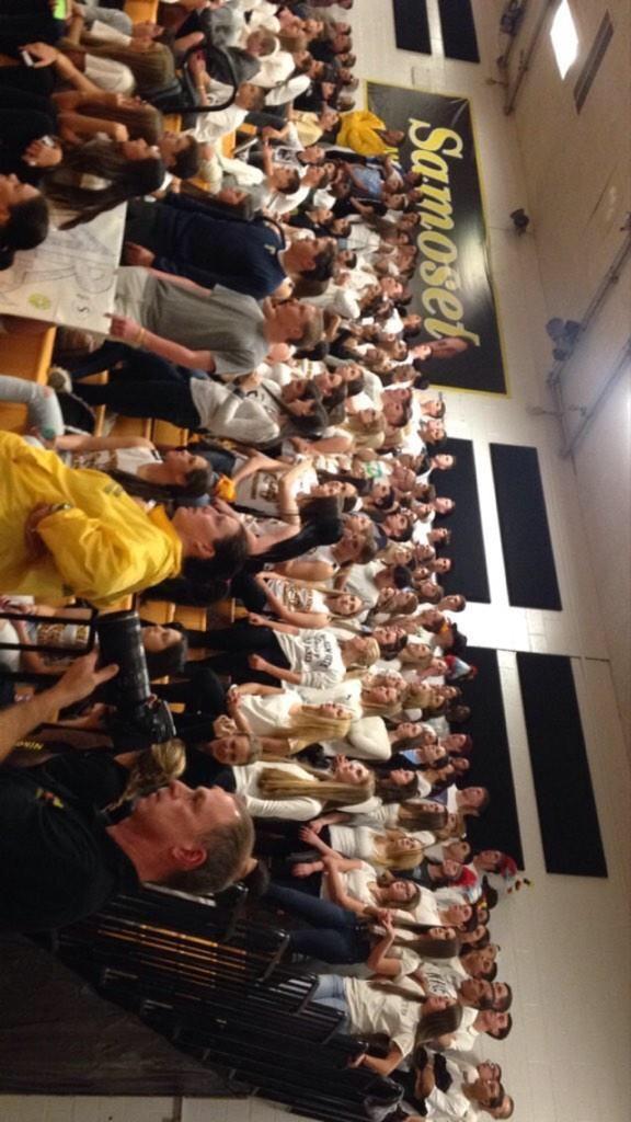 robert_nolan9's tweet photo. Damn that's something special #countiesbound #bestfanbase http://t.co/pKUoGiDeSJ