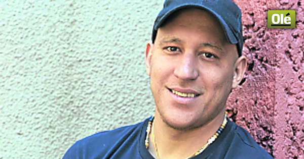 Tras casi 18 meses de lucha le dieron el alta médica a <a href="/elgalgojonas/">Jonas Gutierrez</a> ¡Felicitaciones campeón!▶bit.ly/GalgoEnAlta