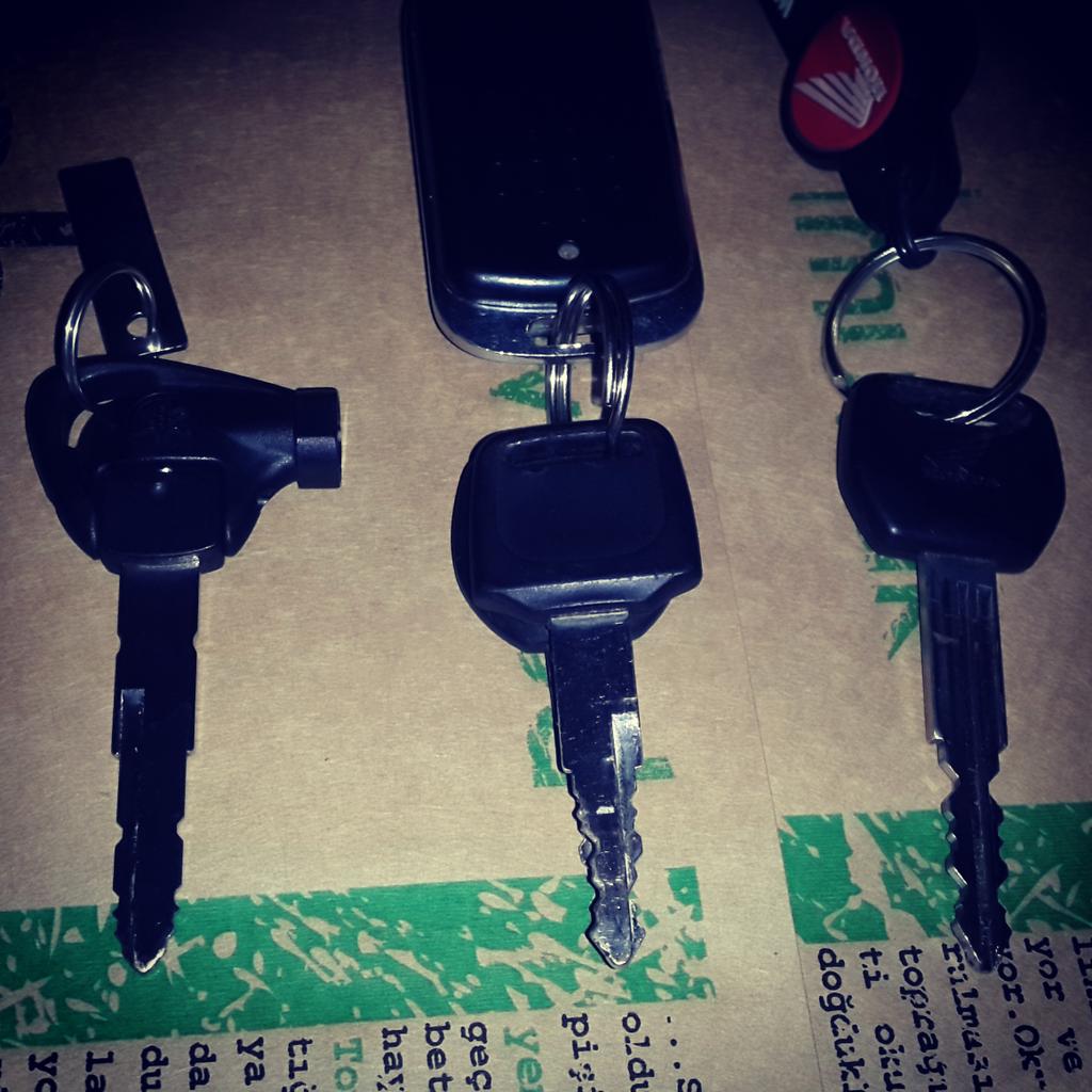 Exclusiveloll's tweet photo. Yamaha R, Honda CBR, CT Max ;) http://t.co/nYJPhQ4cIw