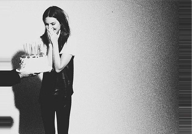   Happy birthday, Kendall Jenner!!   Whos really arsed though?