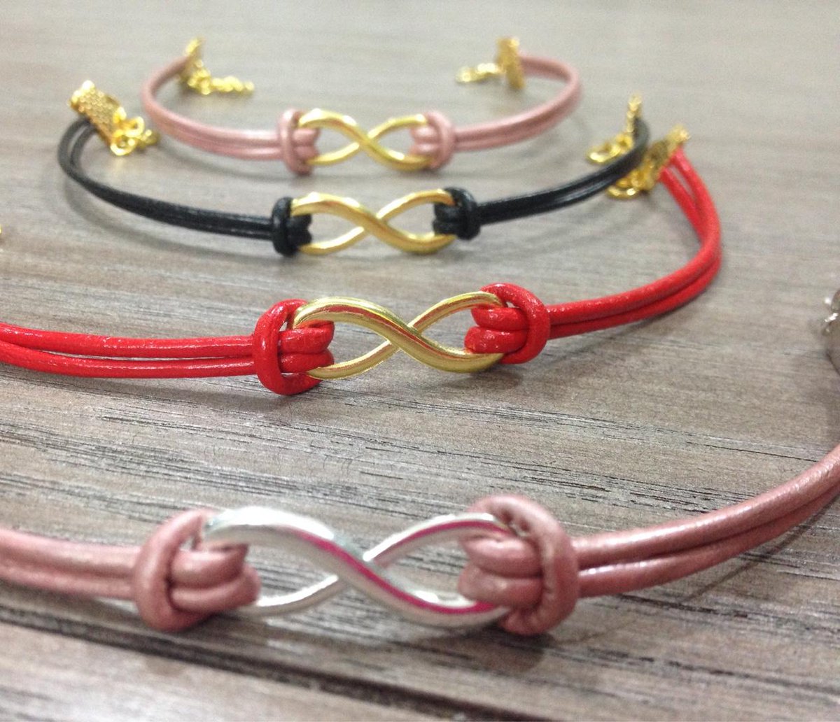 amuletbb's tweet photo. Pulsera #infinity varios colores de piel #amuletbb http://t.co/83wBkL3xoY