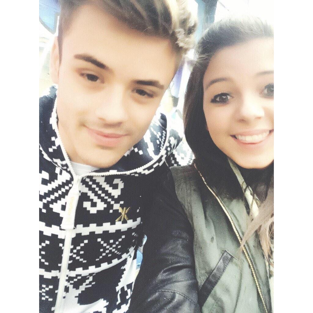 StereoKicksWW_'s tweet photo. Tom &amp; Casey with fans today at the rehearsal studio http://t.co/PCOHwUI2er