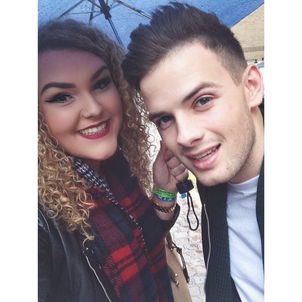 StereoKicksWW_'s tweet photo. Tom &amp; Casey with fans today at the rehearsal studio http://t.co/PCOHwUI2er