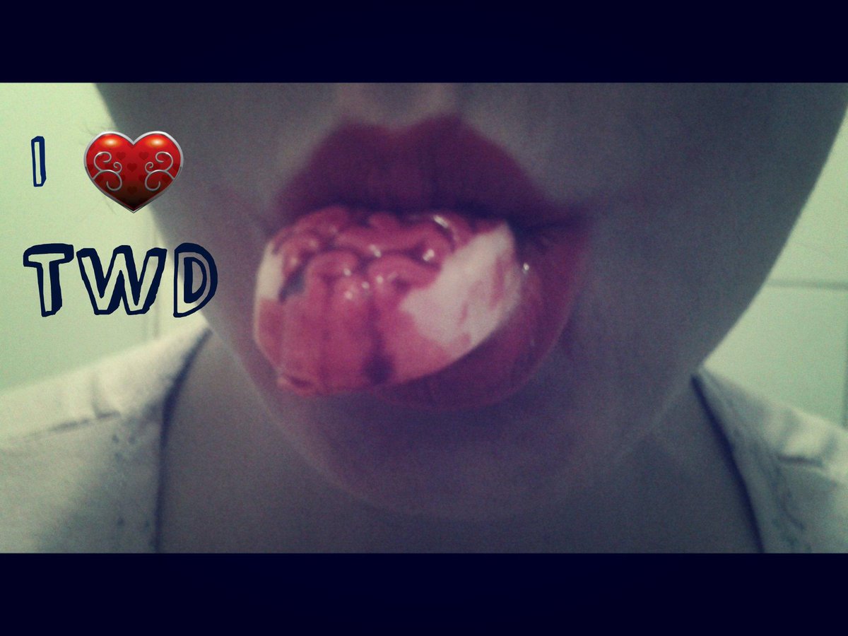 Katubis's tweet photo. Comiendo dulces de #HALLOWEEN2014 β₯ esperando #TWD5enFOX α¦ γ‘ #ILOVETWD #TheWalkingDead #RickGrimes #darylbeth β http://t.co/XSB89SyDpR