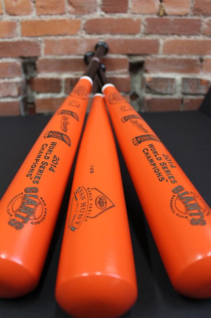 Cut4's tweet photo. Followers to RETWEET can win a @SFGiants #WorldSeries Champions bat from @sluggernation. #WSFanHunt http://t.co/Pt5LgPPbtD