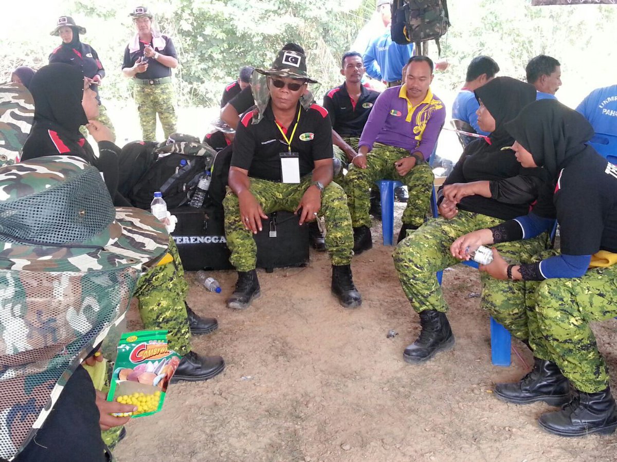 zeekay15's tweet photo. Steady RT @RELA_Kemaman: Relawati Kontinjen @RELA_Terengganu #UKMRk2014 #PLRWS http://t.co/yWgJkFwzTx