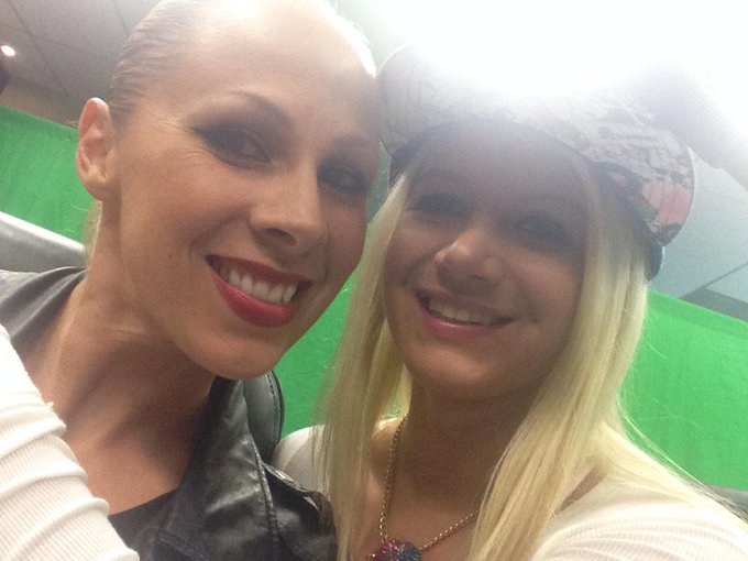 Getting ready to go live. Updated# 8185705085 @therealgianna @laylapricexoxo @LexSteele11 http://t.c