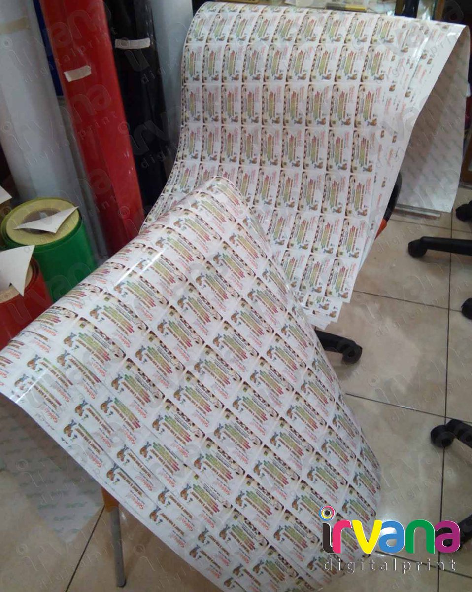 Irvana_DP's tweet photo. Proses Produksi Label sticker Cafe Selebrity untuk Catering PORDA Bekasi

Salah satu sticker dengan bahan vinyl http://t.co/m19ywz7KQd