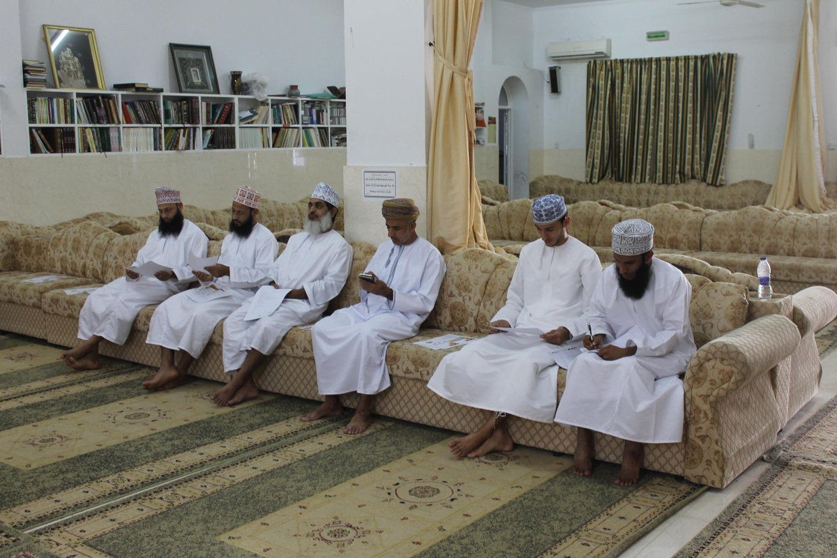 helpf04's tweet image. عقدت يوم السبت 1-11-2014م  بتوفيق من الله ورشة العمل اﻷولى بمجلس مسجد التقوى لمشروع إعانة أسرة بولاية السيب.