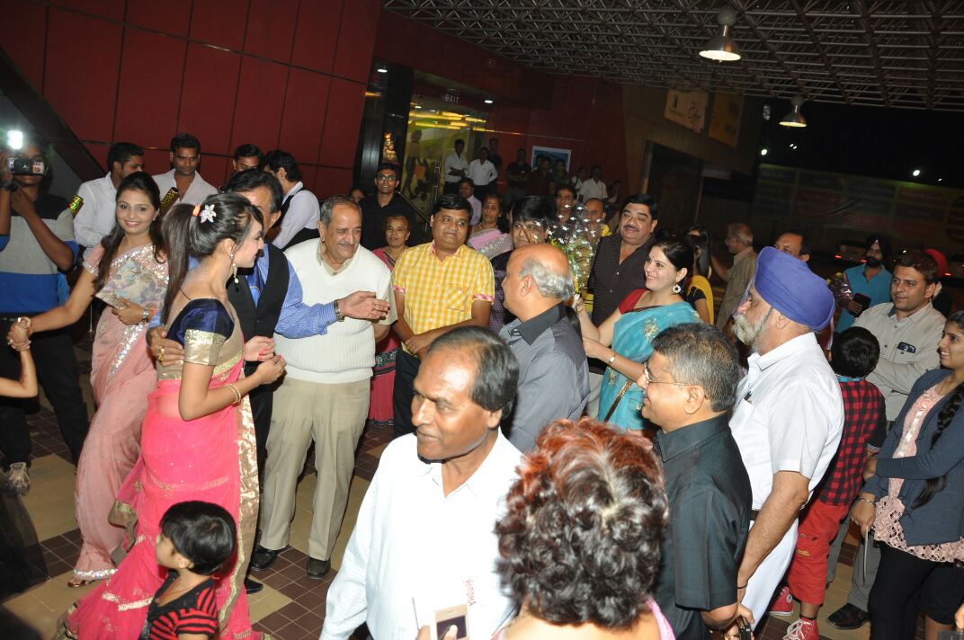 UnnatiiDavara's tweet photo. @YoddhaMovie  punjabi film premiere at Raipur http://t.co/80ZuaC6qyB