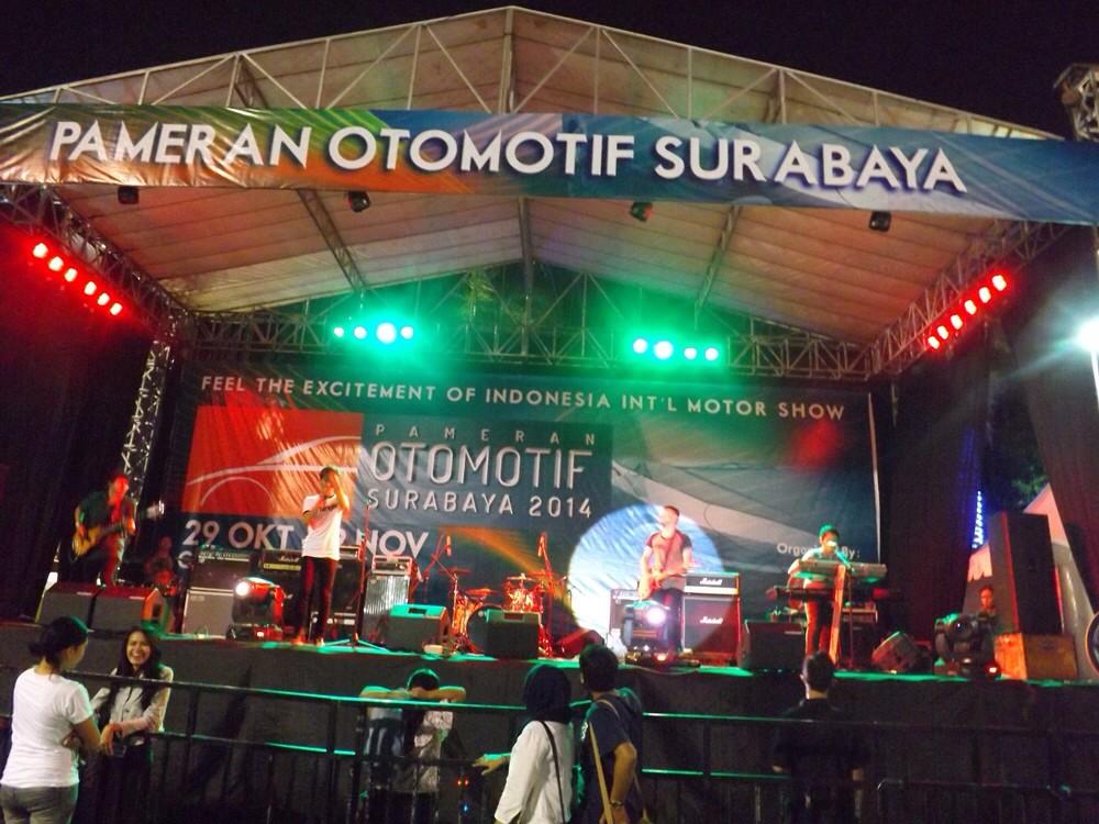 Frameband tweet picture
