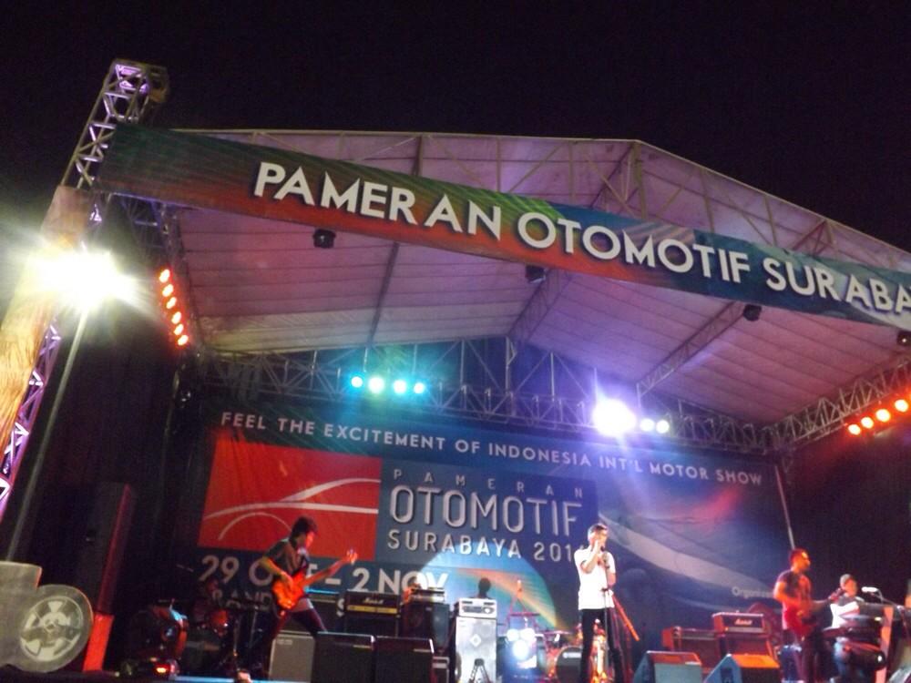 Frameband tweet picture