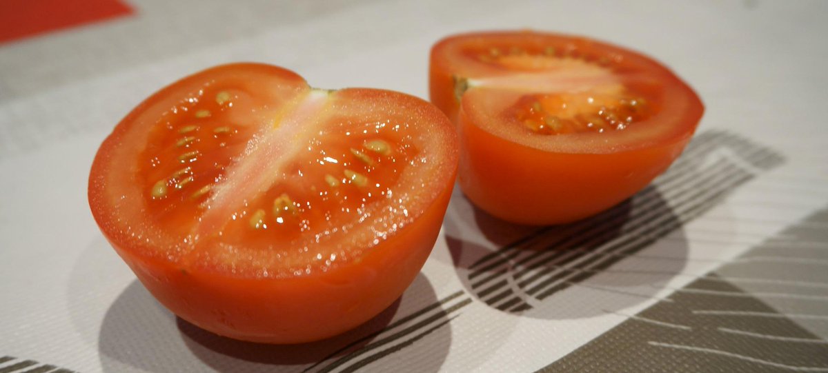 decuriosidades_'s tweet photo. 10 beneficios del #tomate ~> http://t.co/kWUKkDb9jb http://t.co/3xIFxVlAwN