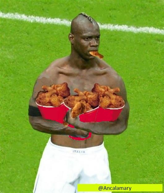 AncalaMary's tweet photo. Señor@s!! esta noche a disfrutar del fútbol, aquí hay uno que se va a poner las botas con nuestros cubos de pollo!! http://t.co/8wNHA3juj6