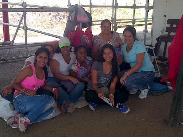 evelynchr05's tweet photo. Las primeritas de la cola Off Road @mariafe_syf @KrizelDePrimera @KisberlyDP y otras chicas del @ClubArag_SyF http://t.co/frFpLGKyLn