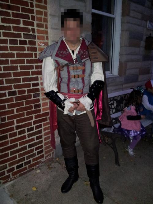 A little delayed, but here are my favorite costumes found on Halloween... Ezio and Quail Man <3 http://t