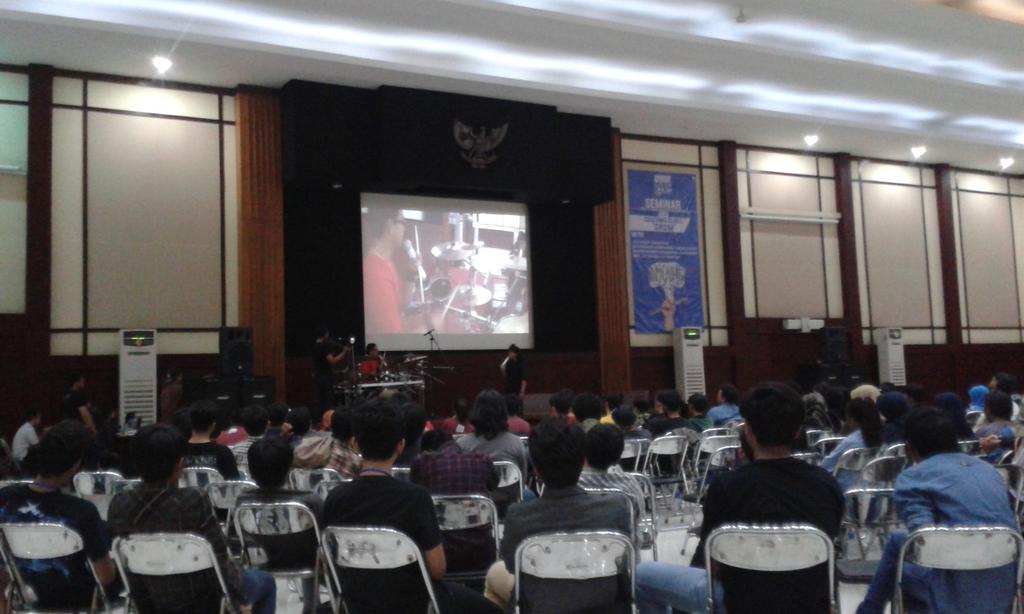 Full!! cc: <a href="/promo_ci/">promo citra intirama</a> <a href="/heartbeatsticks/">Heartbeat Drumsticks</a> <a href="/rizkymilaz/">rizky milaz amerio</a> RT <a href="/UMMEXPO2014/">UMMEXPO2014</a>: Coaching clinic drumm by rifki_13. #UMMEXPO2014