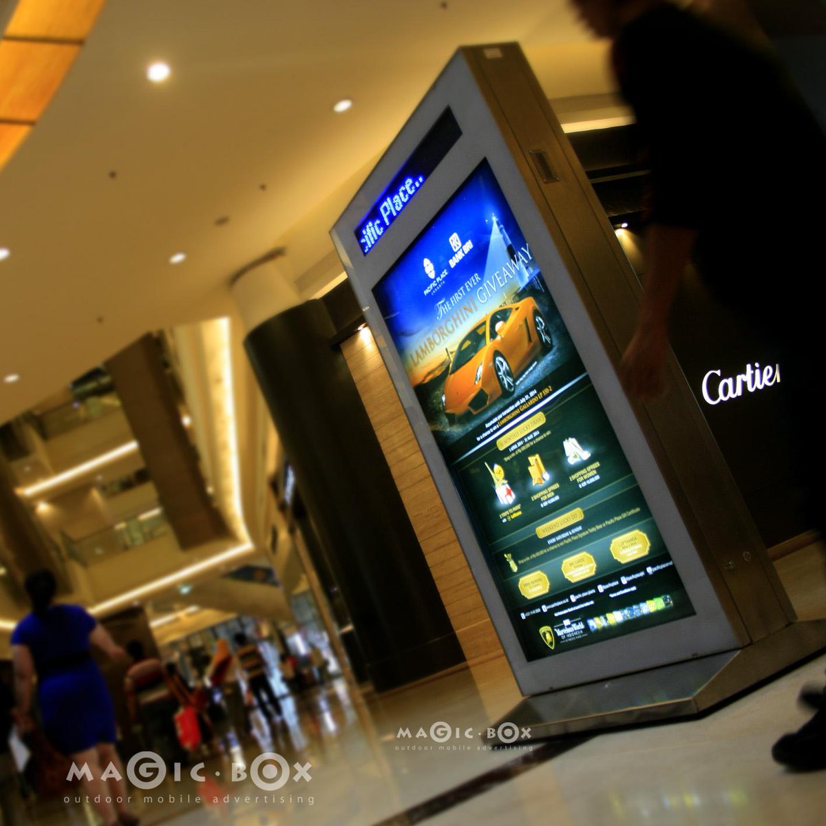 MagicBoxAds's tweet image. Scrolling Display at mall @pacificplace #scrollingdisplay #brand #promosi #mobile #magicboxads #uniq #creative #art