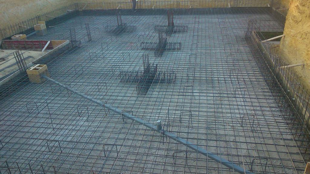 jmbermejoarquit's tweet photo. SOLO SE CONSIGUE HACER BIEN AQUELLO QUE SE AMA. 
Armadura para losa armada en vivienda de La Alcayna http://t.co/vIQWMSu6J3