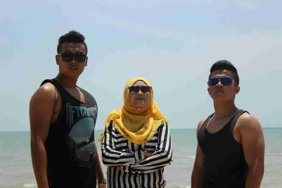amatulakmal's tweet photo. Sebenarnya aku lah #singlethitam tu http://t.co/CxcjQlC0e6
