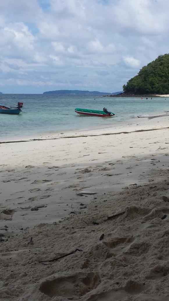James20Price's tweet photo. Such a spot! #thailand #phuket #coralisland http://t.co/MzRxzmO59K