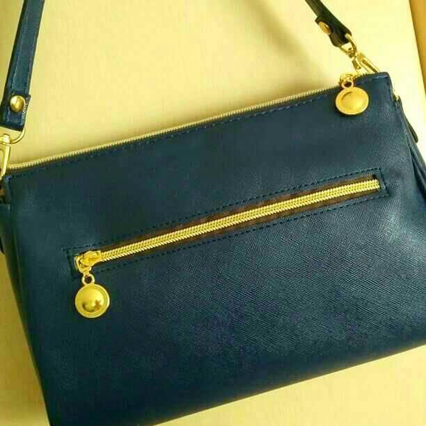 netwabcom's tweet image. 『ハンドバッグ♪ ネイビー(¥2,980)』 
フリマアプリ「メルカリ」で販売中♪ 
item.mercariapp.com/jp/m441130529