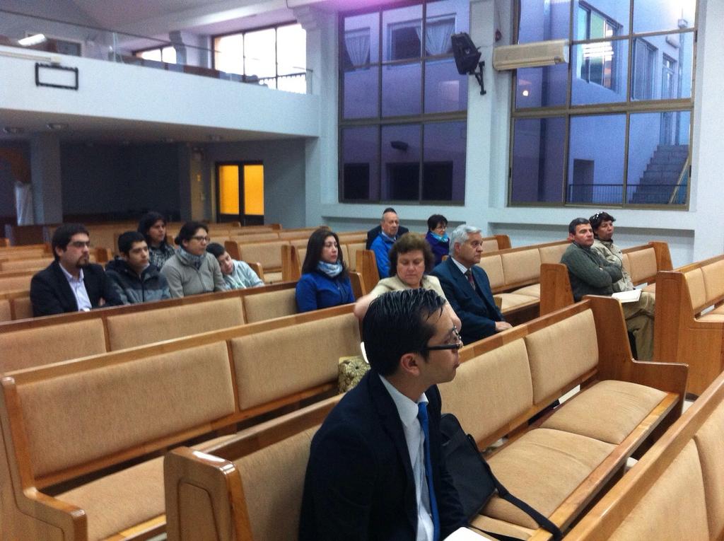 Iglesia Central de Talca - Despertando con Jesús - Orando y estudiando la Biblia.