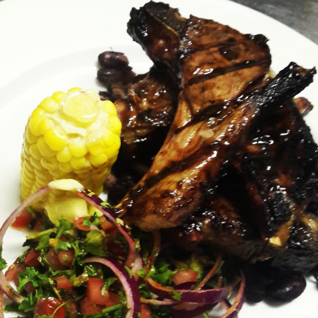 RafikisBar's tweet photo. 300g lamb, burnt beans, corn on the cob and salsa. http://t.co/otXCCMzH4h